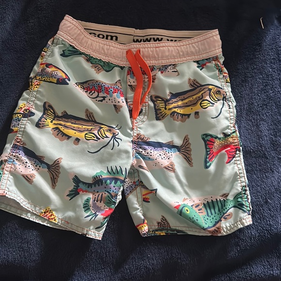Boys swim shorts sz 3T. Wes and Wally brand. Excellent condition - Picture 1 of 3